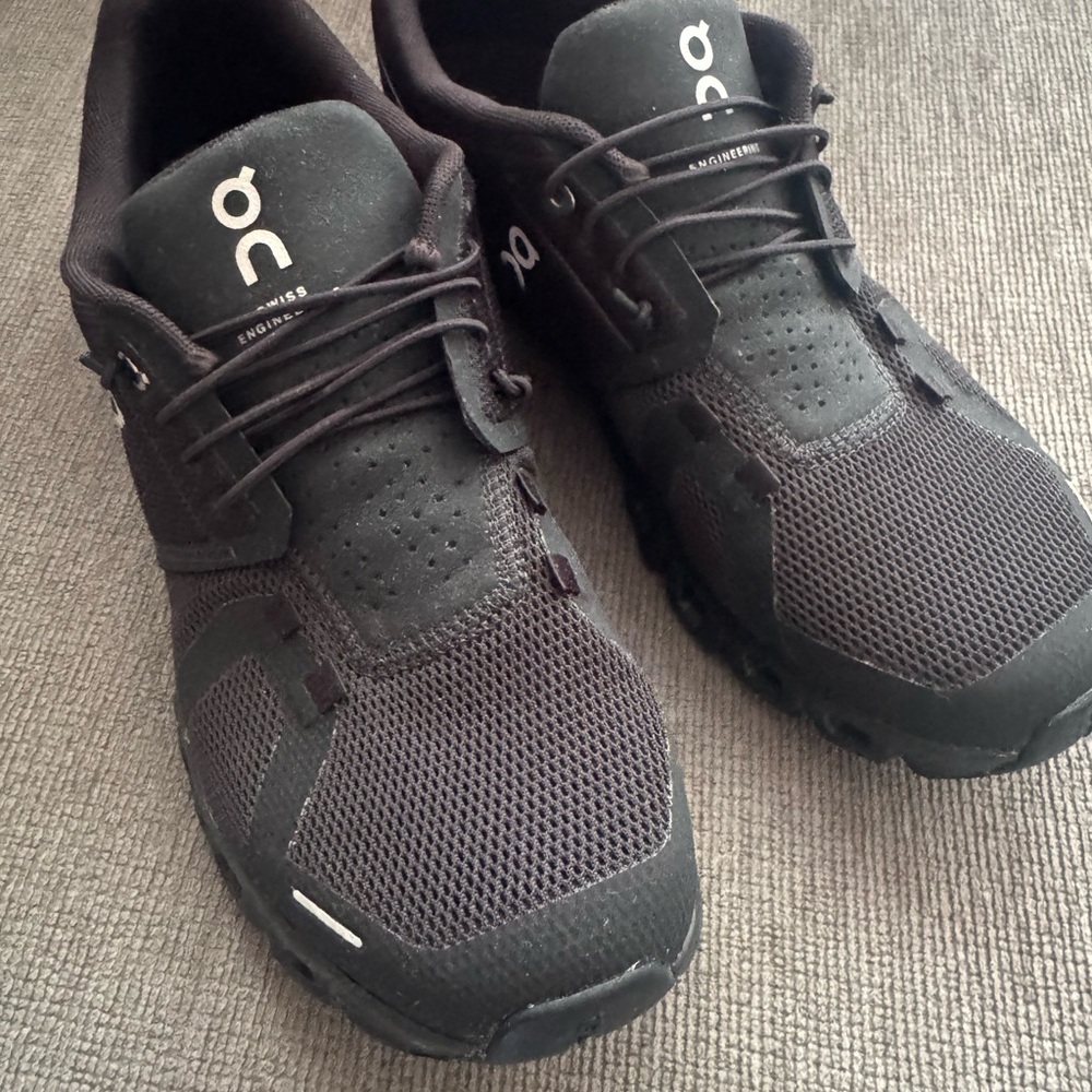 On Running Women’s Black Cloud 5